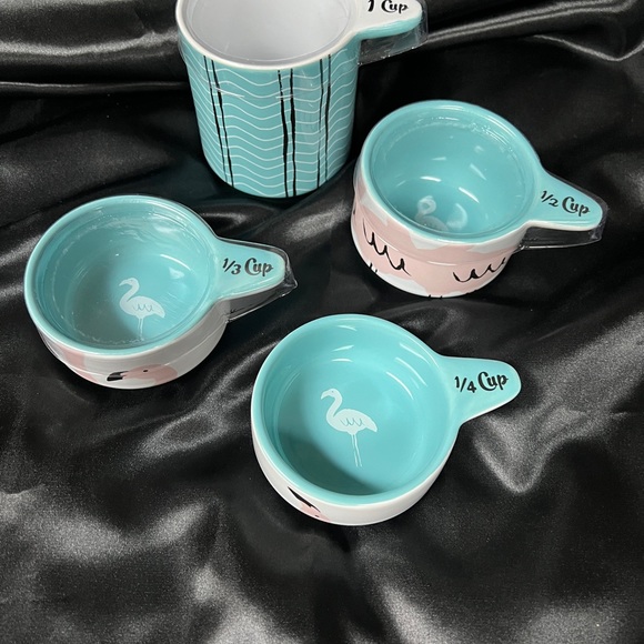Kitsch n Glam Flamingo Measuring Cups - Picture 4 of 5